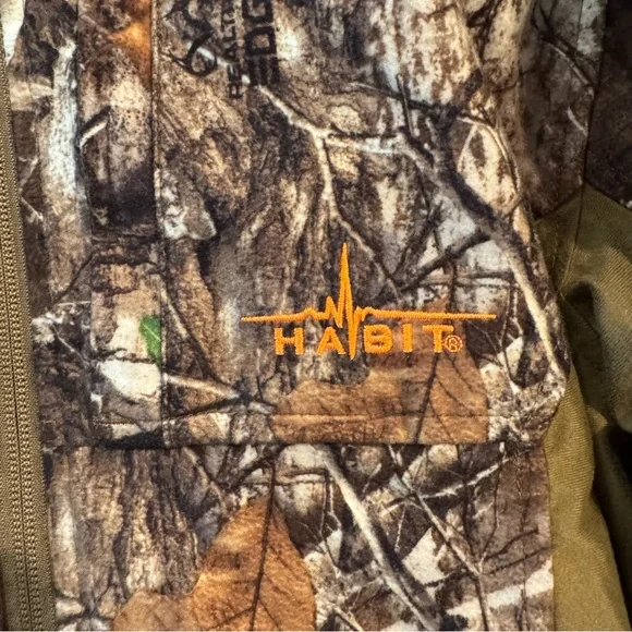 Habit Youth Medium Real Tree Camo Bomber Jacket - Insulated & Waterproof - Picture 3 of 11